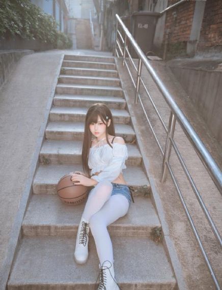 日本岳与胥的理伦片在线观看_十万网红美女美酱